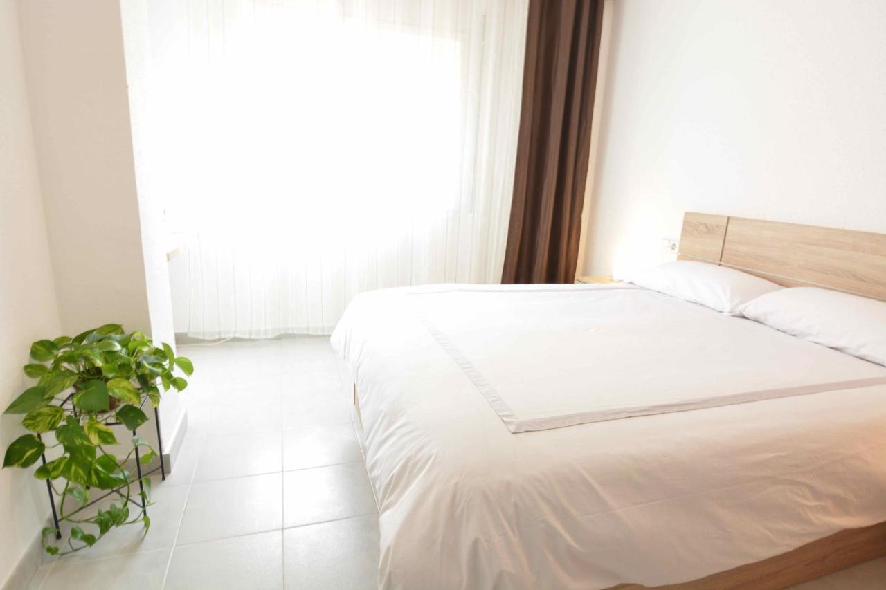 Reus Bedrooms 2 habitaciones con baño privado y cocina compartida Exterior foto